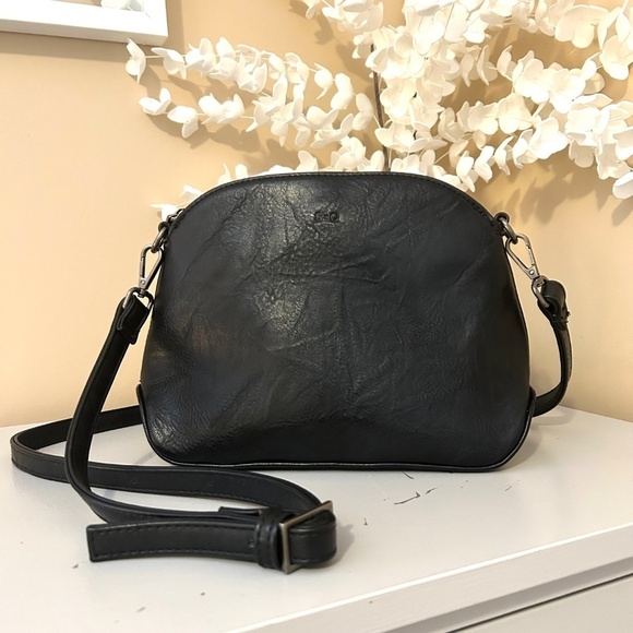 S-Q Vegan Crossbody Bag with Structured Curved Bottom Black - Picture 16 of 16